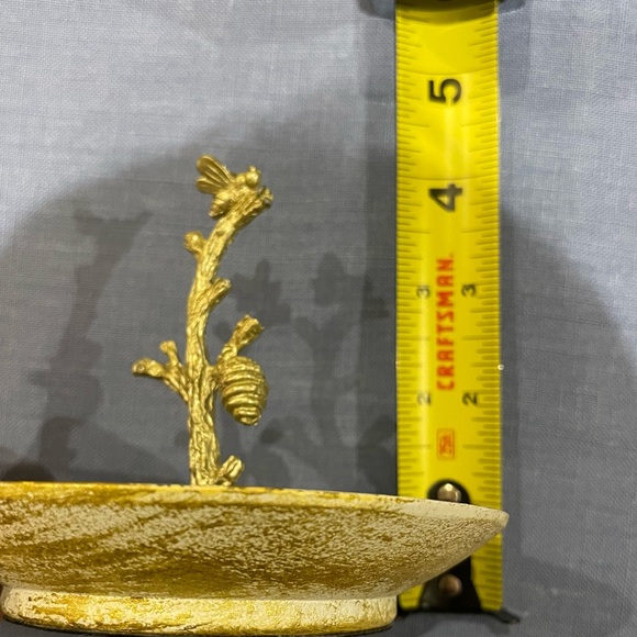 Honeycomb Plate Ring Holder with Bee & Hive - Picture 13 of 14